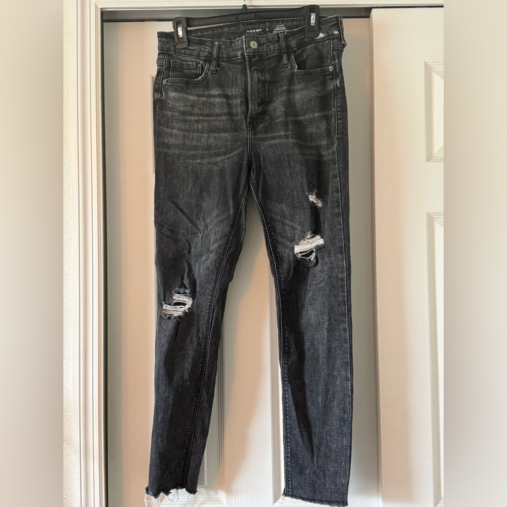 Black Distressed Old Navy Jean